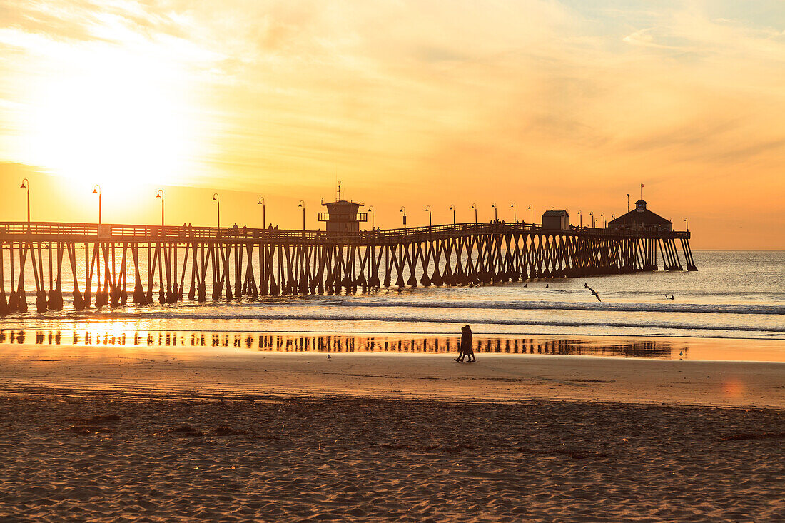 Imperial Beach Pier in der Dämmerung, San Diego, Südkalifornien, USA
