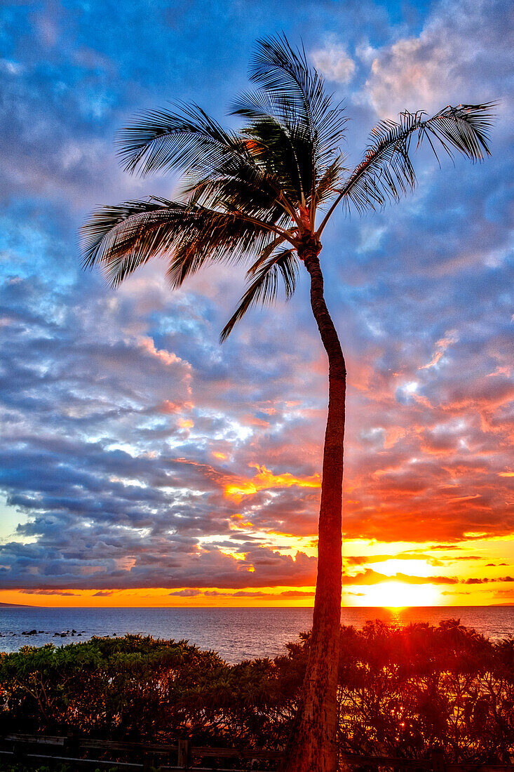 Sunset on Wailea Beach, Maui, Hawaii, USA.