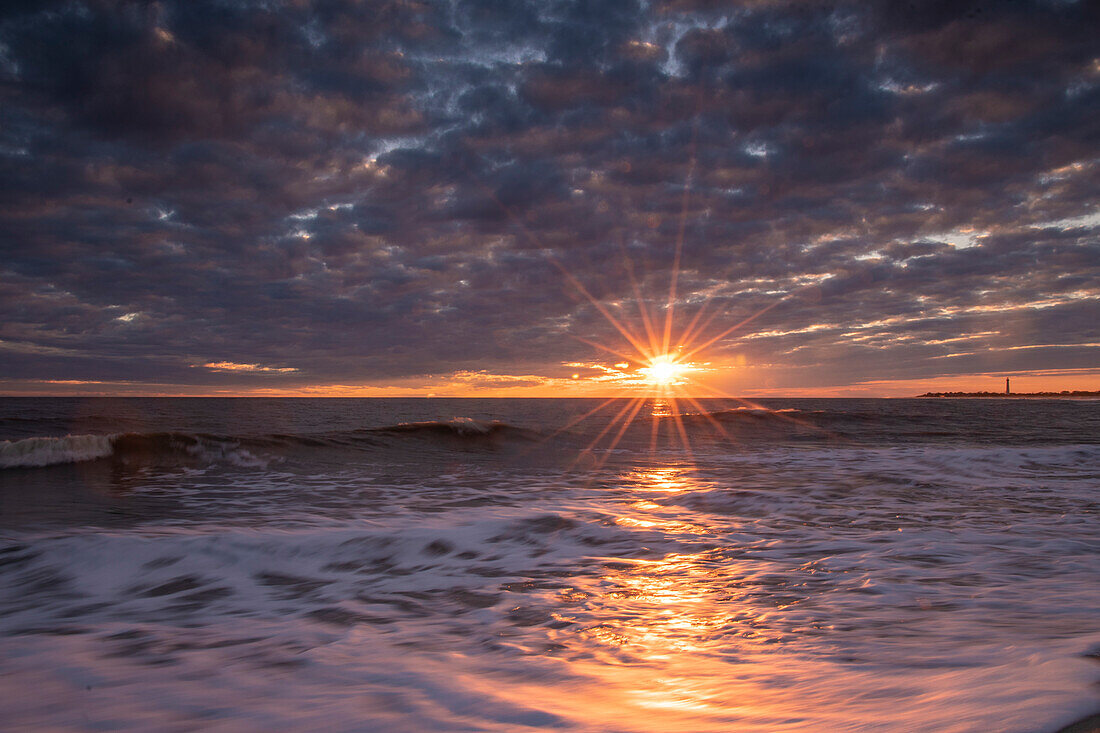USA, New Jersey, Cape May National Seashore. Sonnenuntergang am Meer