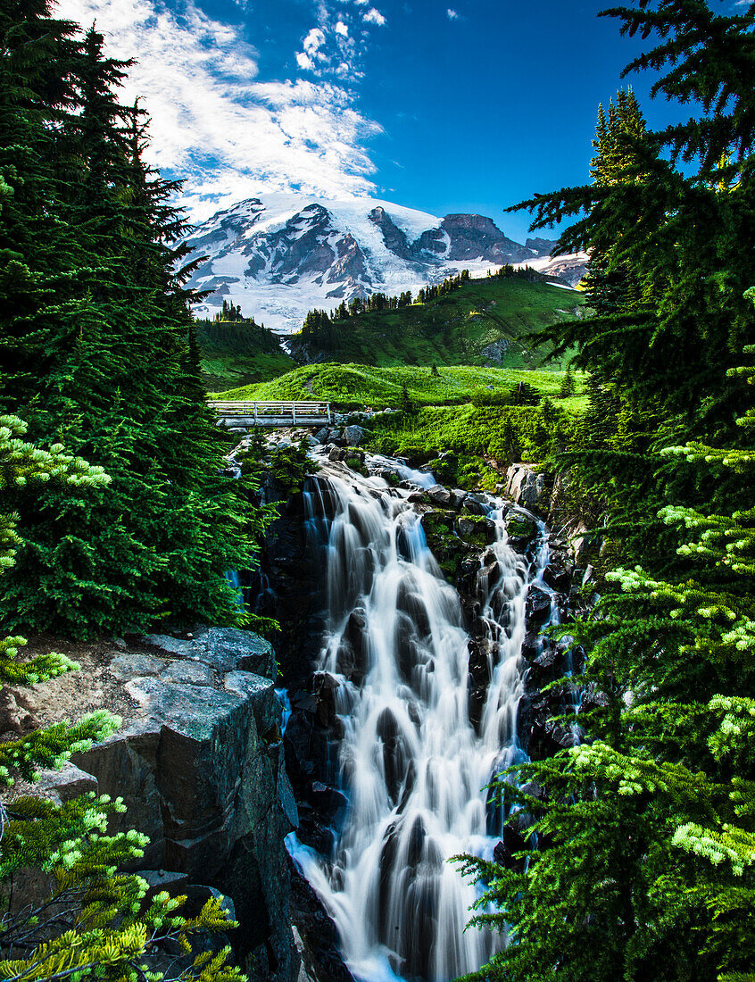 USA, Washington State, Mount Rainier National Park, Mount Rainier, waterfall