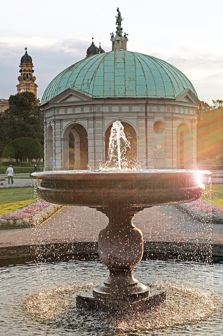 Brunnen und Dianatempel im Hofgarten der Residenz, München, Oberbayern, Bayern, Deutschland