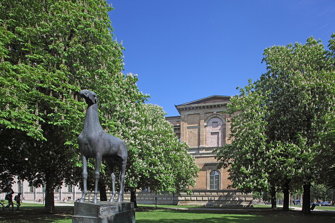 Trojanisches Pferd von Hans Wimmer im Skulpturenpark vor Alte Pinakothek, Kustkarree, Maxvorstadt, München, Oberbayern, Bayern, Deutschland