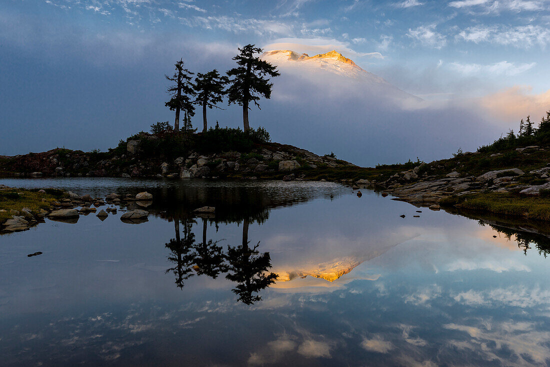 USA, Washington State. Mt Baker reflects in Park Butte Lake.