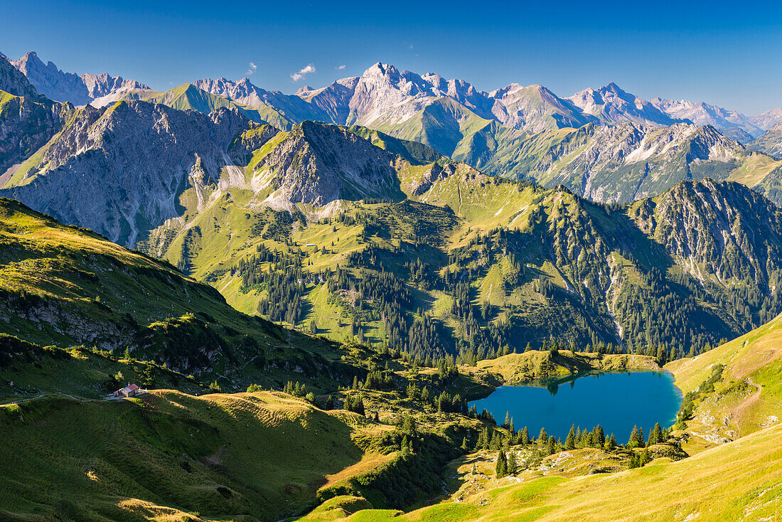 Bergpanorama vom Zeigersattel zum Seealpsee, Allgäuer Alpen, Allgäu, Bayern, Deutschland, Europa