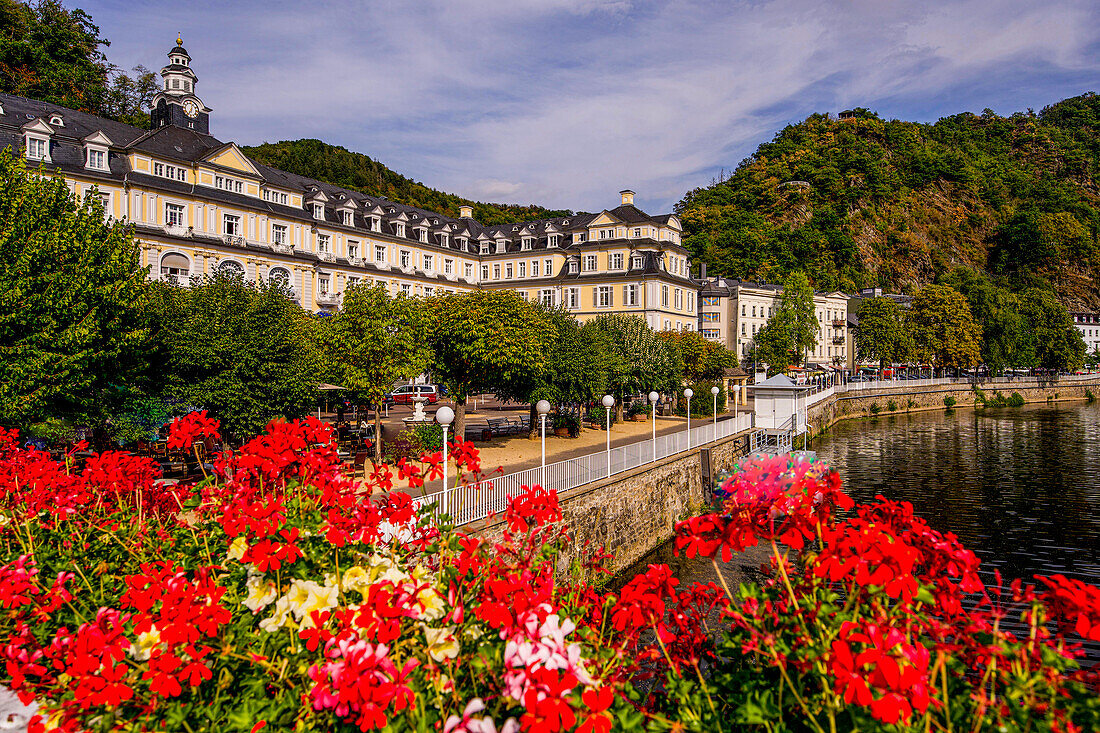 View from the Kurbrücke to the Kurhaus on the Lahn and the Jacques-Offenbach-Promenade, Bad Ems, Rhineland-Palatinate, Germany
