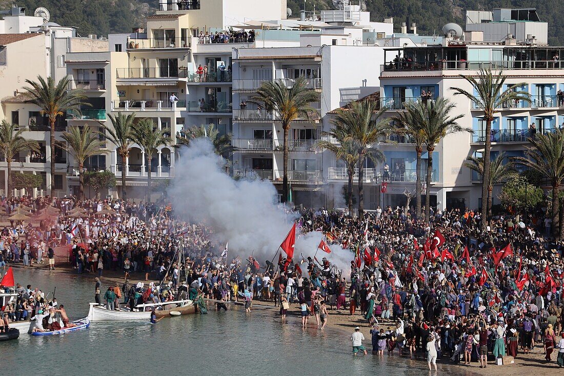 Fest 'Sa Fira' am Strand von Port de Soller, Serra de Tramuntana, Nordküste, Mallorca, Balearen, Spanien