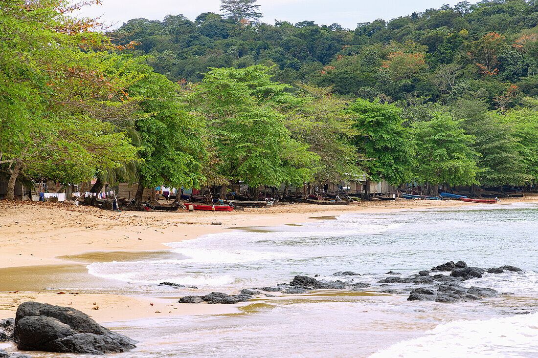 Fischerdorf Praia das Burras auf der Insel Príncipe in Westafrika, Sao Tomé e Príncipe