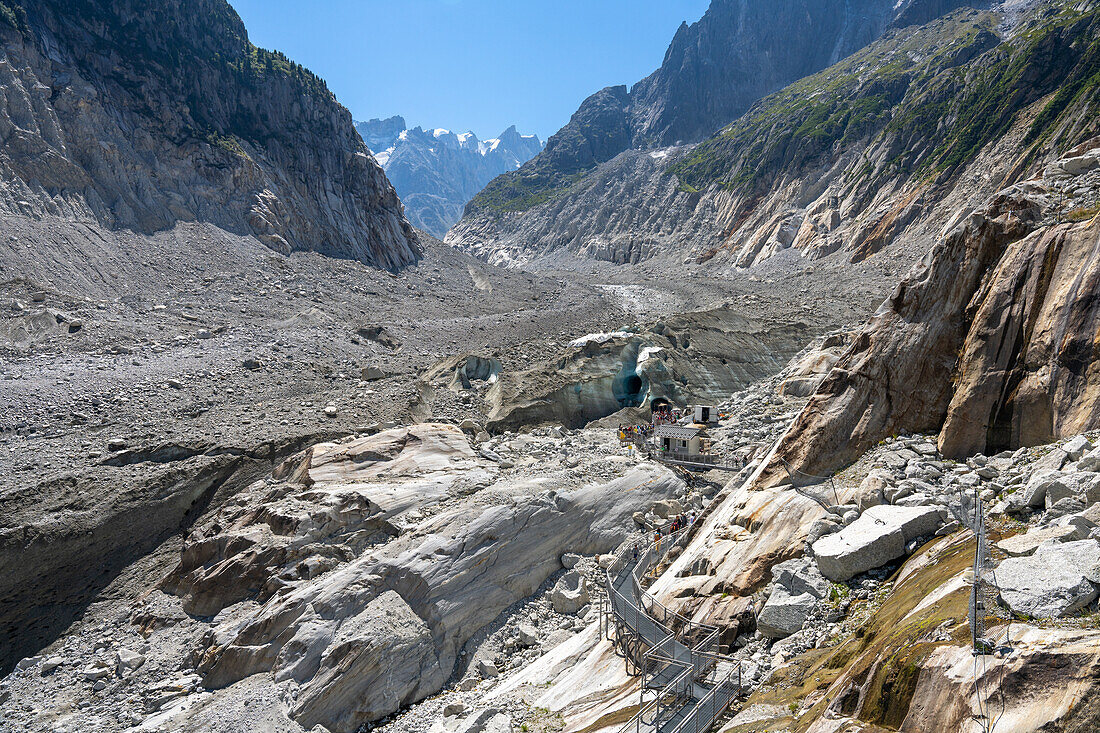 Fußweg zur Eishöhle im Mer de Glace, Chamonix-Mont-Blanc, Auvergne-Rhone-Alpes, Frankreich