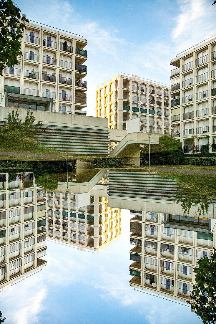 Contemporary residential architecture in Bordeaux, France.