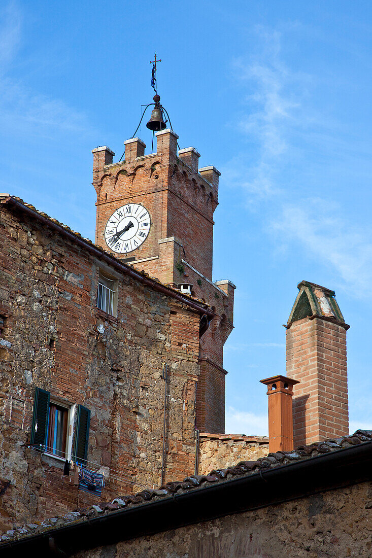 Italy, Tuscany, Pienza. The town hall clock tower in the town of Pienza.