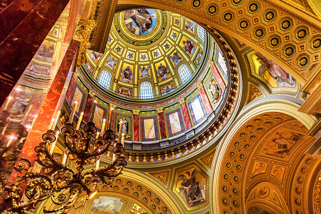 Stephansdom, Budapest, Ungarn. St. Stephens benannt nach König Stephens, der das Christentum nach Ungarn brachte. Im 19. Jh. erbaute und 1905 geweihte Kathedrale.