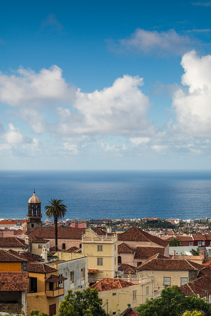 Spanien, Kanarische Inseln, Insel Teneriffa, La Orotava, erhöhten Blick auf die Stadt