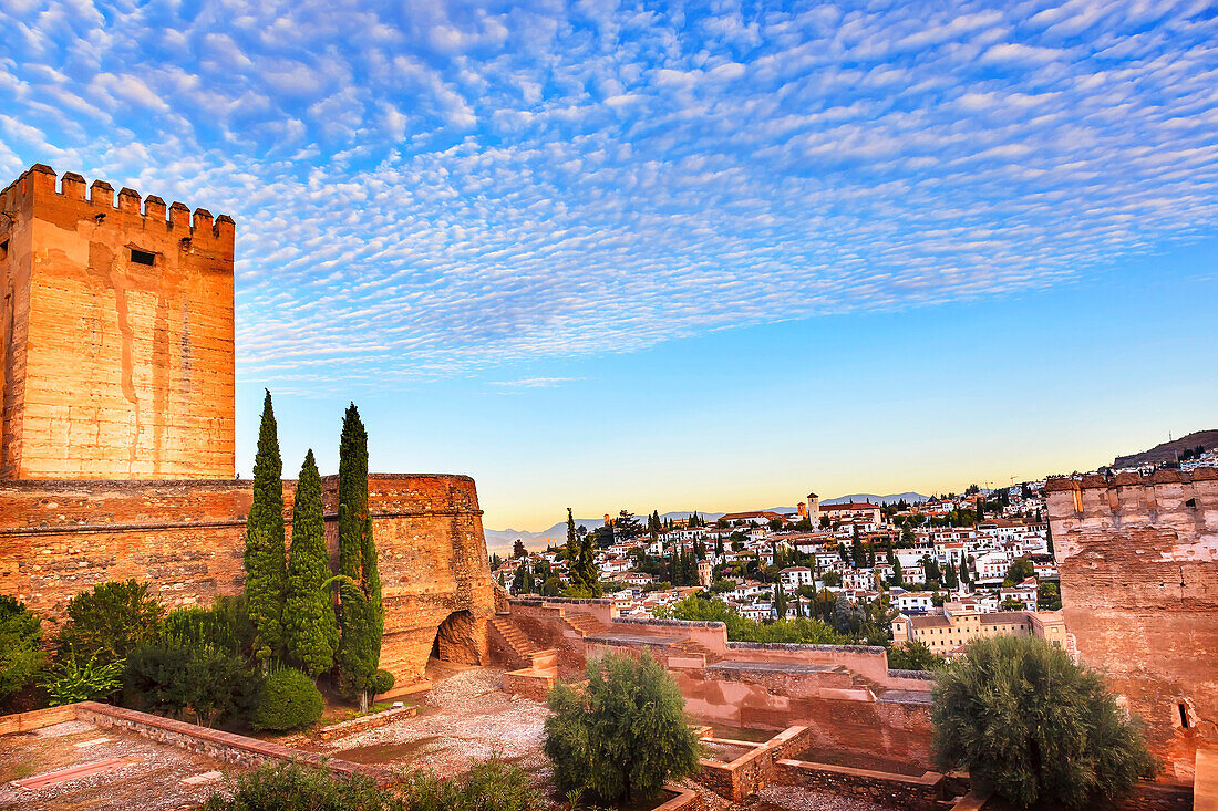 Alhambra, Schloss, Morgenhimmel, Kirche von Granada, Andalusien, Spanien