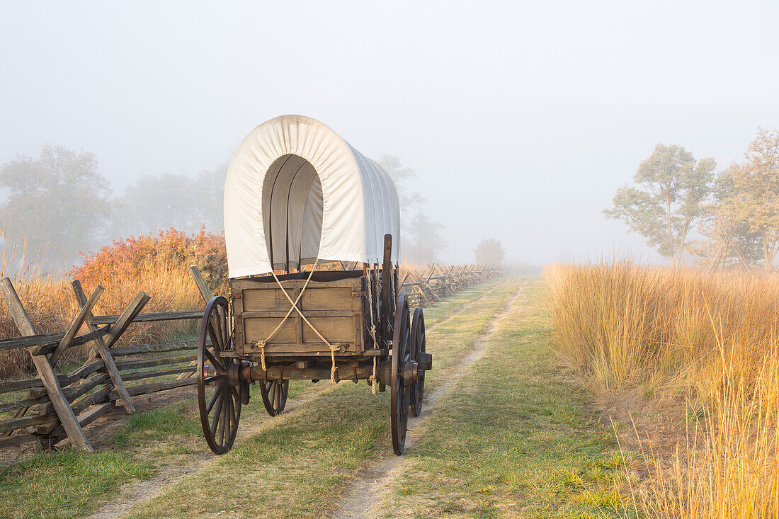 Walla Walla, Bundesstaat Washington. USA. Historischer Nachbauwagen entlang des Oregon Trail an der Whitman Mission National Historic Site.
