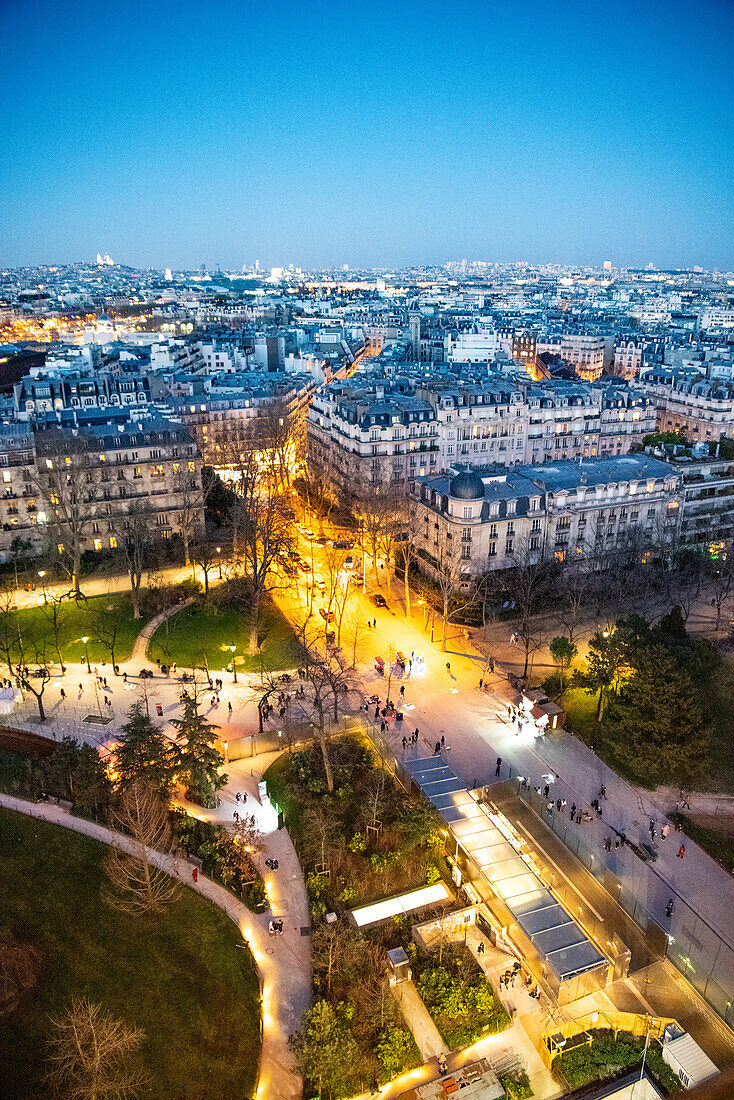 Blick vom Eiffelturm in Paris, Frankreich.