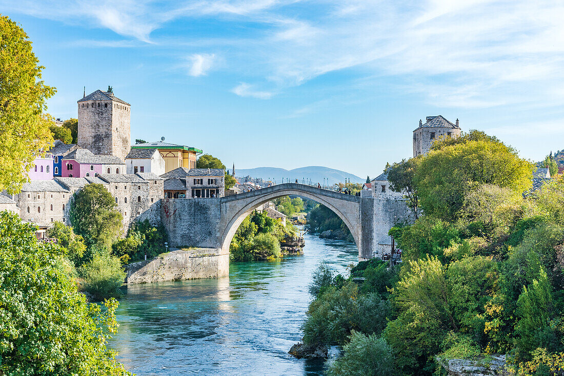 Alte Brücke über den Fluss Neretva in Mostar, Bosnien und Herzegowina