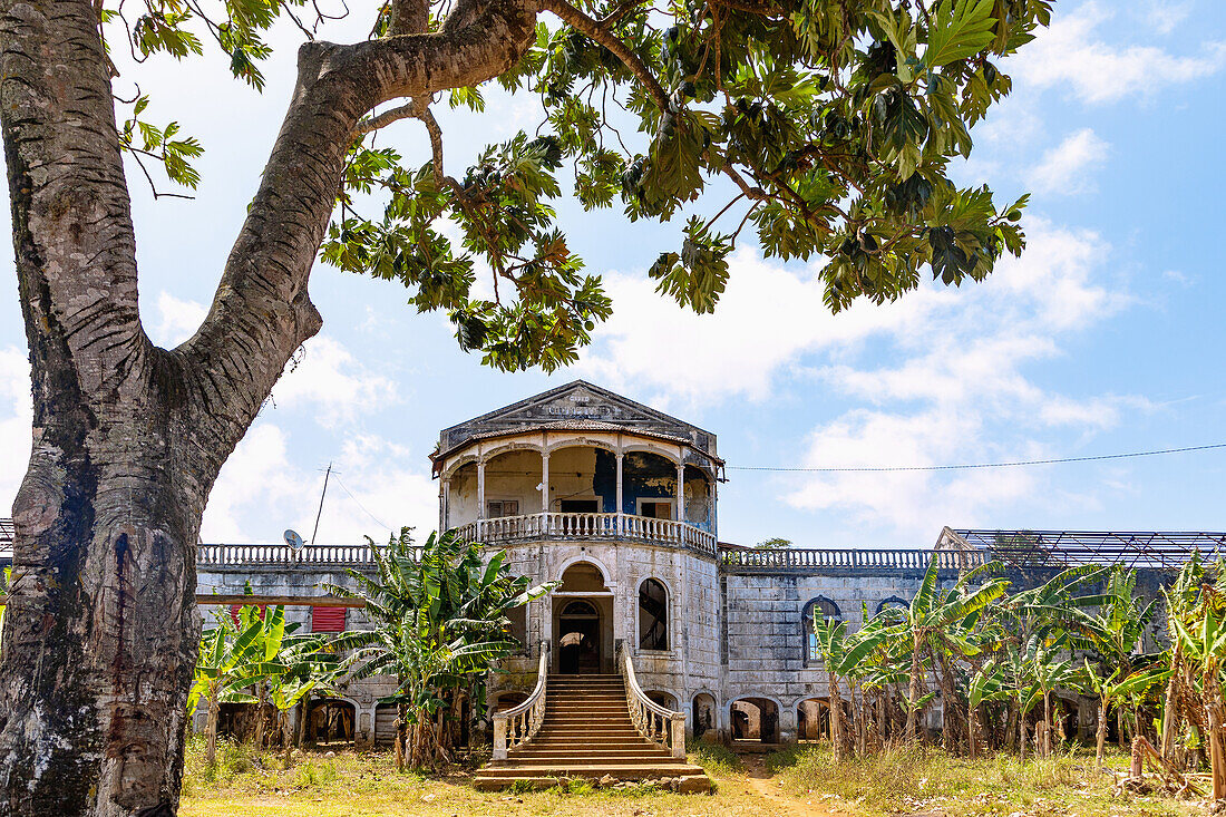 historisches Hospitalgebäude der Roça Água-Izé auf der Insel São Tomé in Westafrika