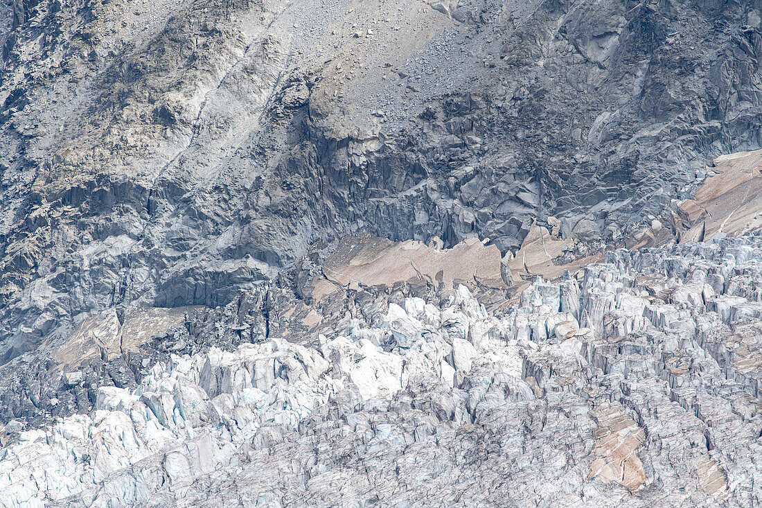 Details from the glacier on Mont Blanc, Vallée de Chamonix-Mont-Blanc, Le Mont-Blanc, Bonneville, Haute-Savoie, Auvergne-Rhône-Alpes, France