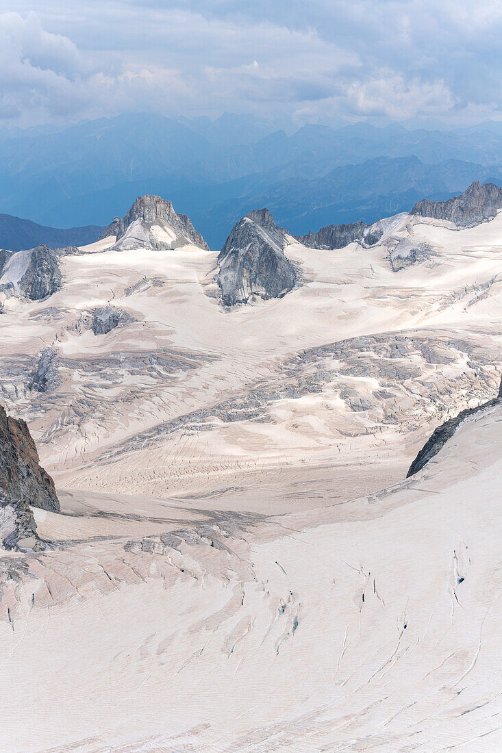 Blick auf den Glacier du Géant von der Bergstation Aiguille du Midi, Vallée de Chamonix-Mont-Blanc, Le Mont-Blanc, Bonneville, Haute-Savoie, Auvergne-Rhône-Alpes, Frankreich