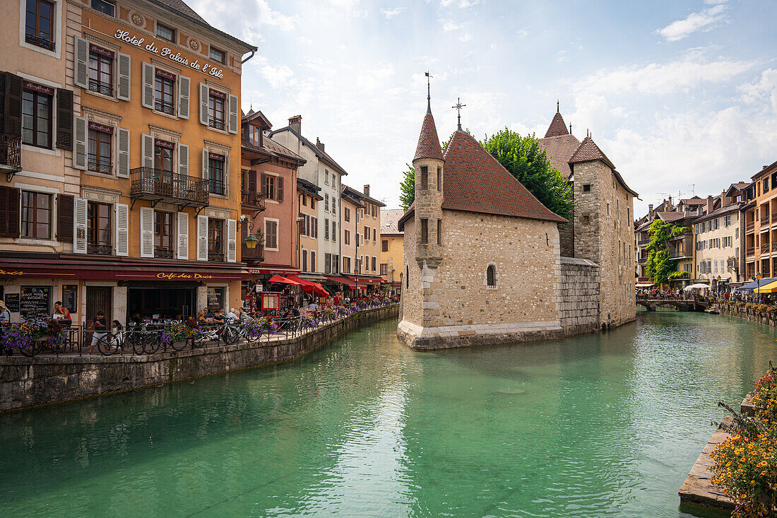 Altstadt Vieille Ville von Annecy mit dem Fluss Thiou, Annecy, Haute-Savoie, Auvergne-Rhône-Alpes, Frankreich