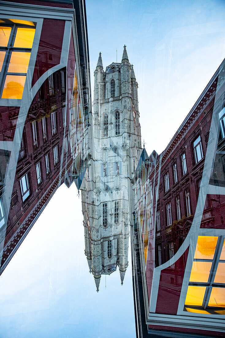 Doppelbelichtung der St.-Bavo-Kathedrale in Gent, Belgien