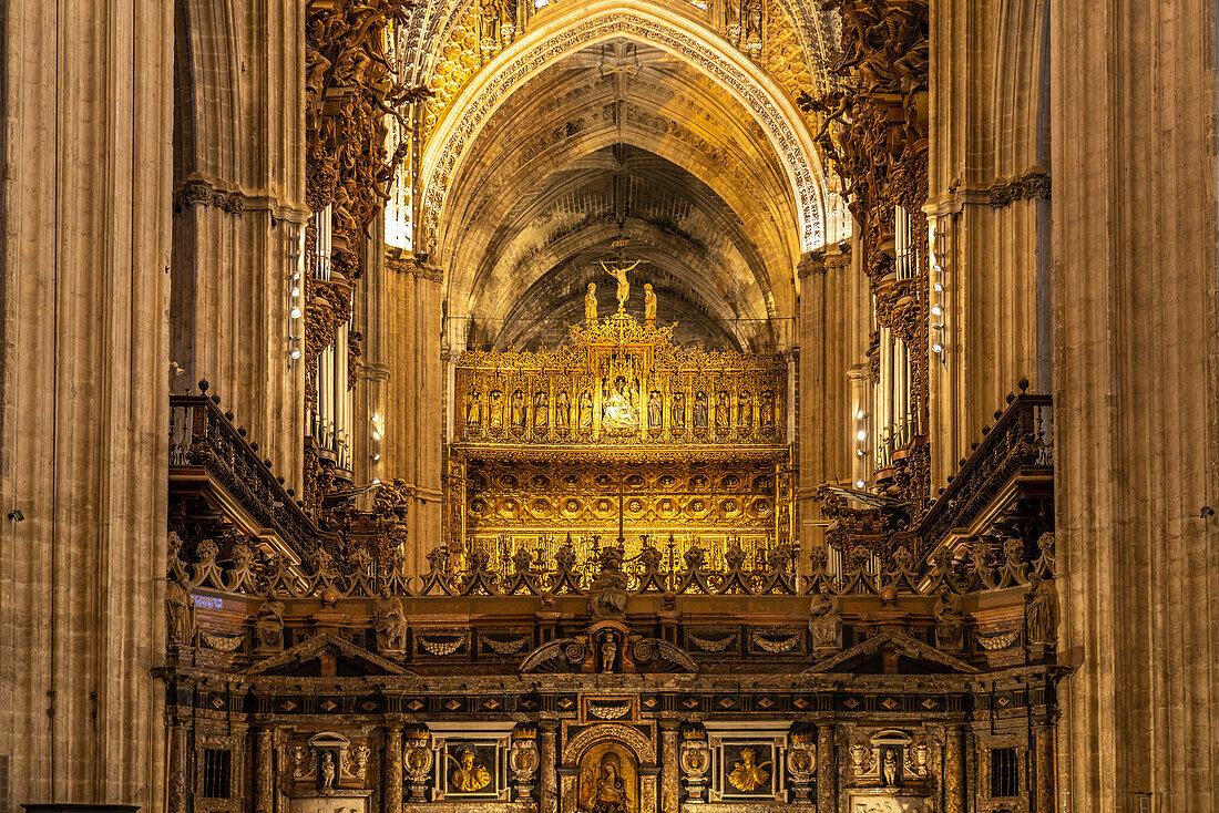 Trascoro, Innenraum der Kathedrale Santa María de la Sede in Sevilla, Andalusien, Spanien  