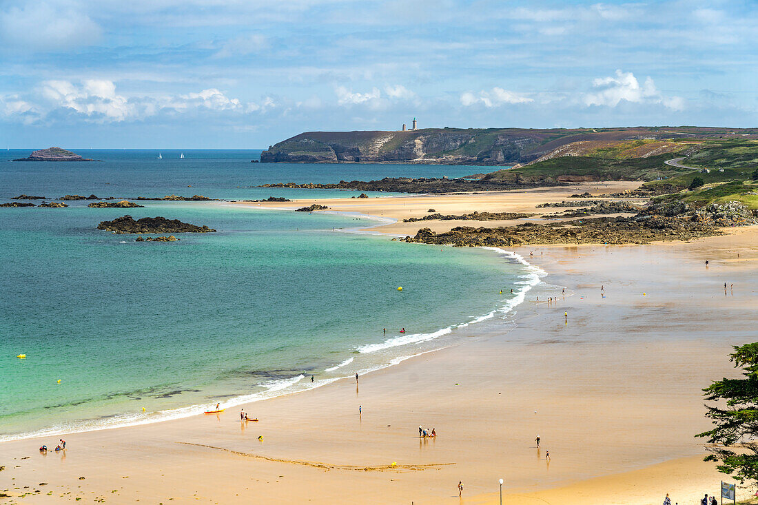 Der Strand Anse du Croc bei Pleherel, Frehel, Bretagne, Frankreich