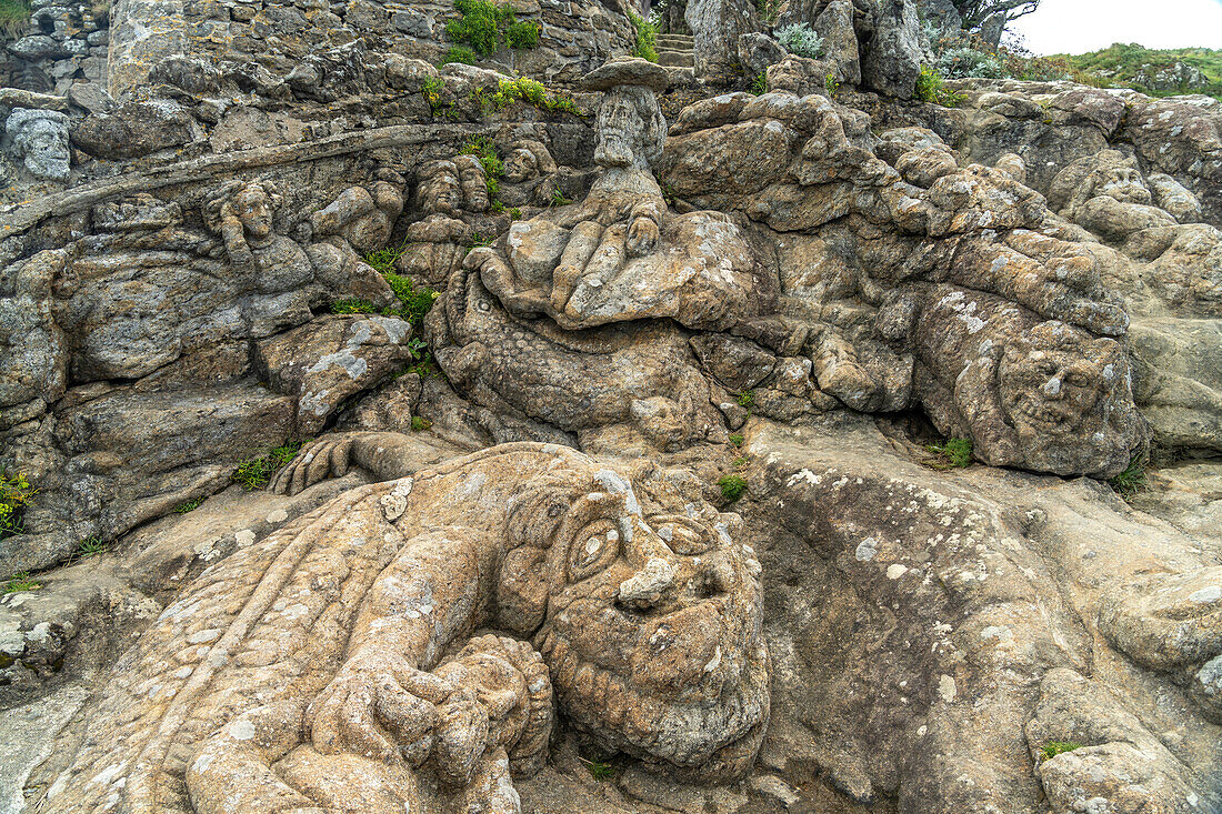 Granitskulpturen Les Roches Sculptés bei Rothéneuf, Saint Malo, Bretagne, Frankreich