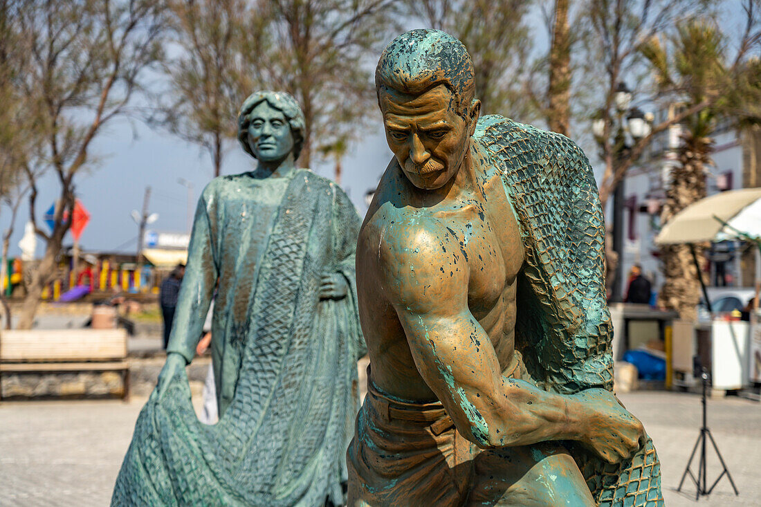Skulptur Fischer an der Promenade in Kyrenia oder Girne, Türkische Republik Nordzypern, Europa 