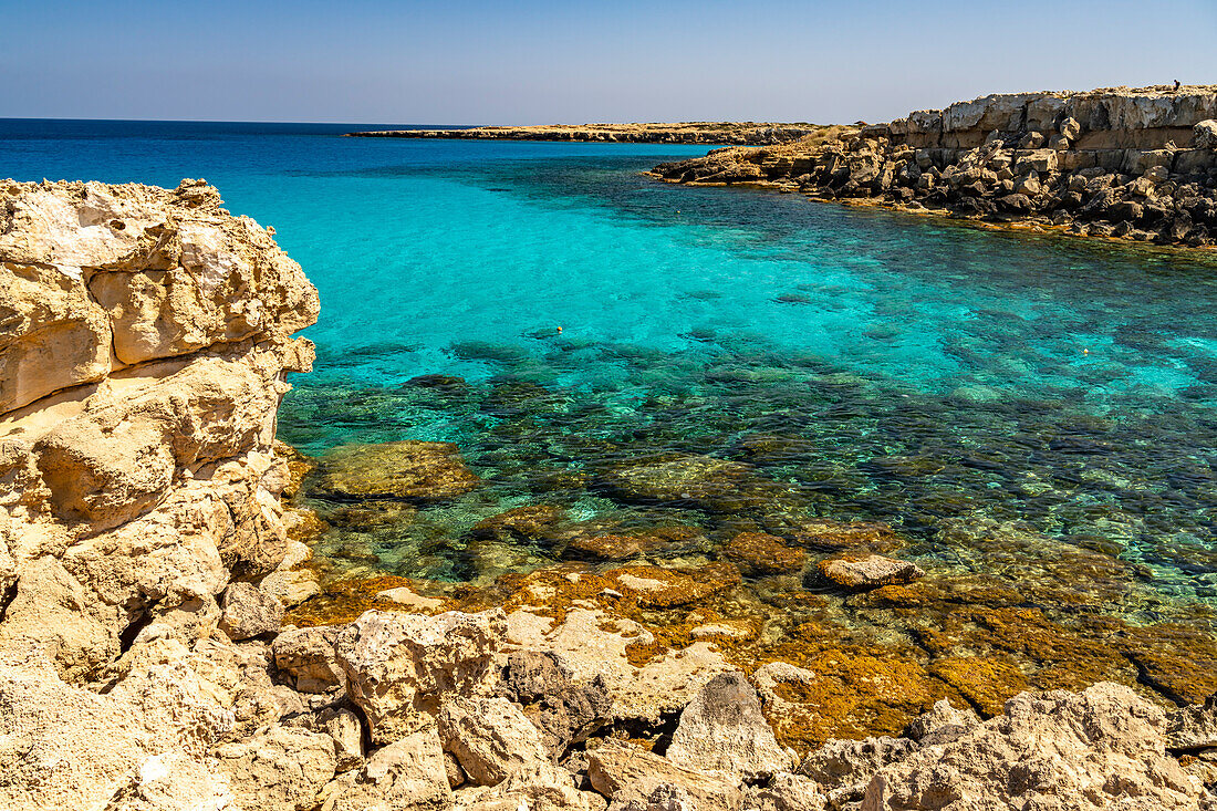 Blaue Lagune an der Küste der Halbinsel Kap Greco, Agia Napa, Zypern, Europa 