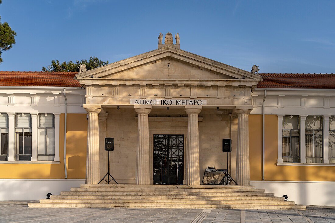 Das Rathaus in Paphos, Zypern, Europa 
