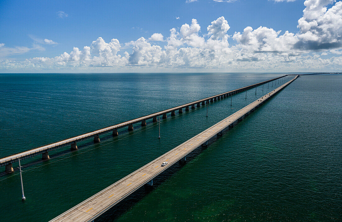 Luftaufnahme der Seven Mile Bridge in Florida Keys, USA