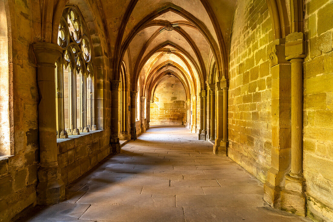Kreuzgang im Kloster Maulbronn, Maulbronn, Baden-Württemberg, Deutschland 