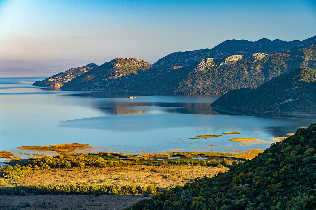 Blick über den Skutarisee, Montenegro, Europa 