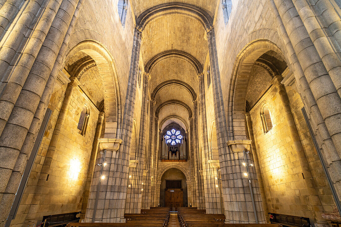 Interior of the Sé do Porto Cathedral, Porto, Portugal, Europe