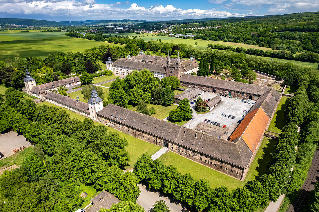 Schloss Corvey, UNESCO Welterbe in Höxter, aus der Luft gesehen, Nordrhein-Westfalen, Deutschland, Europa 
