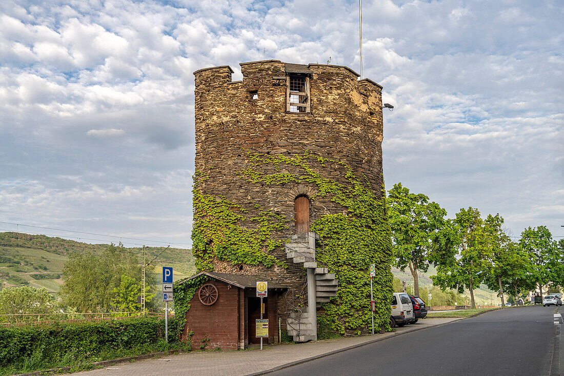 Der gotische halbe Turm in Rheindiebach, Welterbe Oberes Mittelrheintal, Oberdiebach, Rheinland-Pfalz, Deutschland