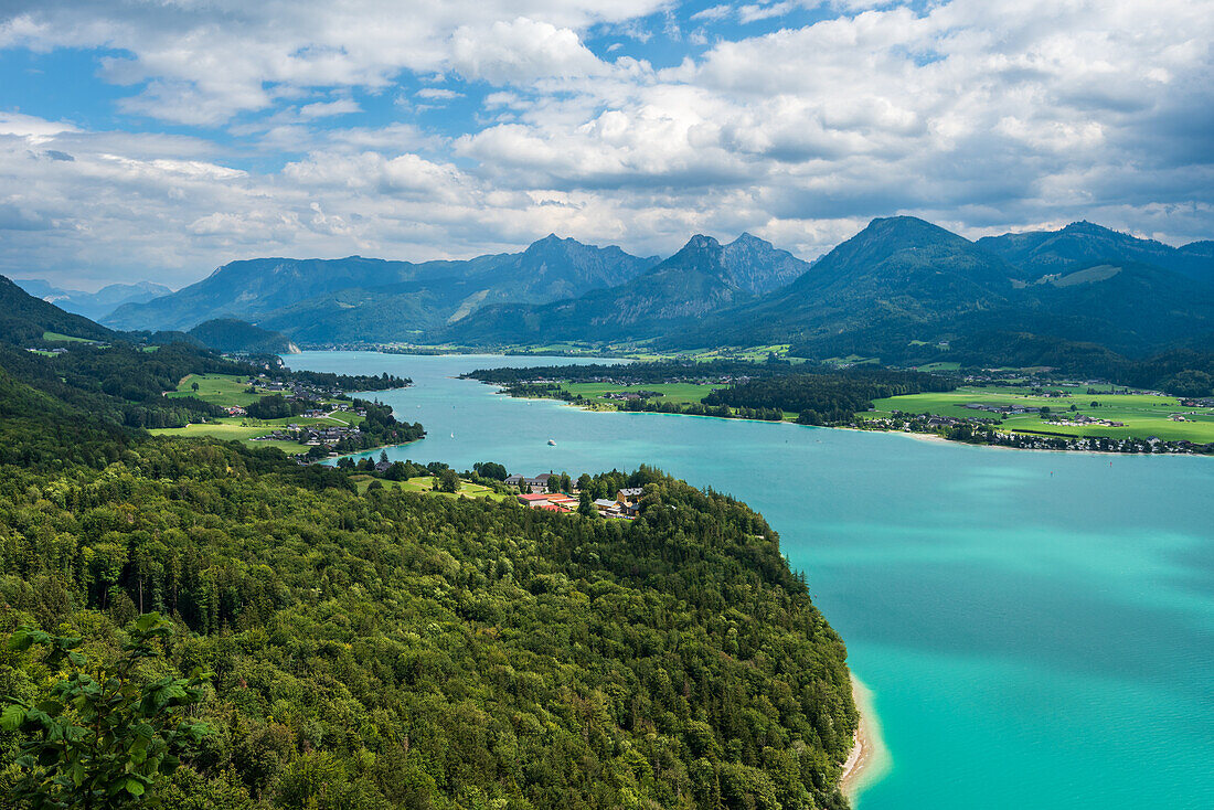 Ausblick vom Scheffelblick über den Wolfgangsee, Salzkammergut, Österreich