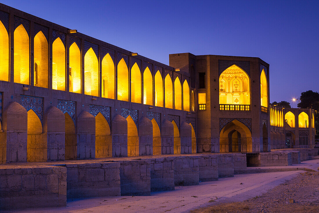 Zentraliran, Isfahan, Si-O-Seh-Brücke, Dawn