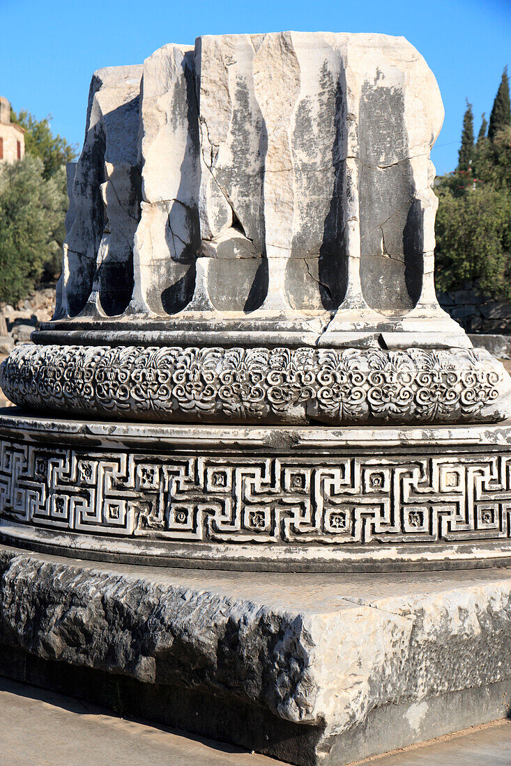 Türkei, Westküste, Didyma, eine heilige Stätte der Antike. Sein Tempel des Apollo, Orakel, zog Scharen von Pilgern an. Marmorsäule.