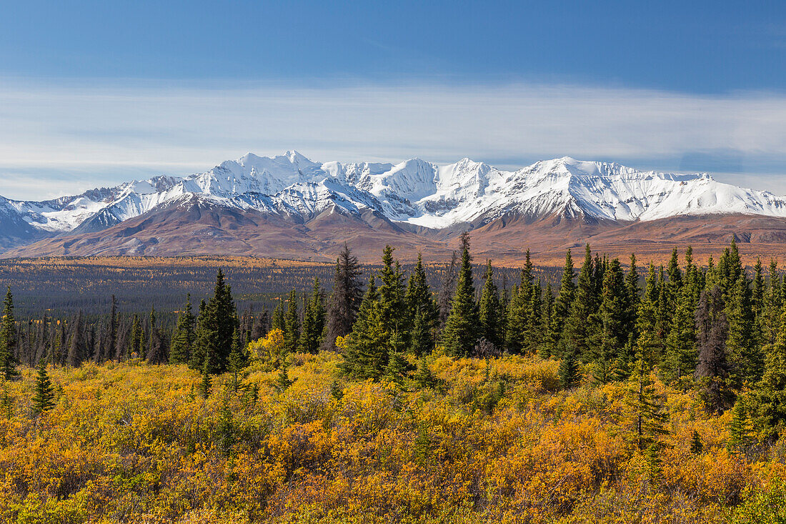 Kanada, Yukon, Kluane-Nationalpark. Schneebedeckte Gipfel in der St. Elias Range