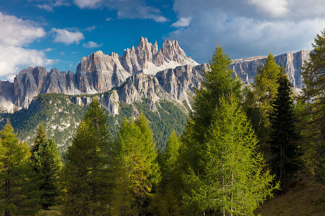 Croda da Lago and Lastoni di Formin mountain ranges, Dolomite Mountains, Belluno, Italy