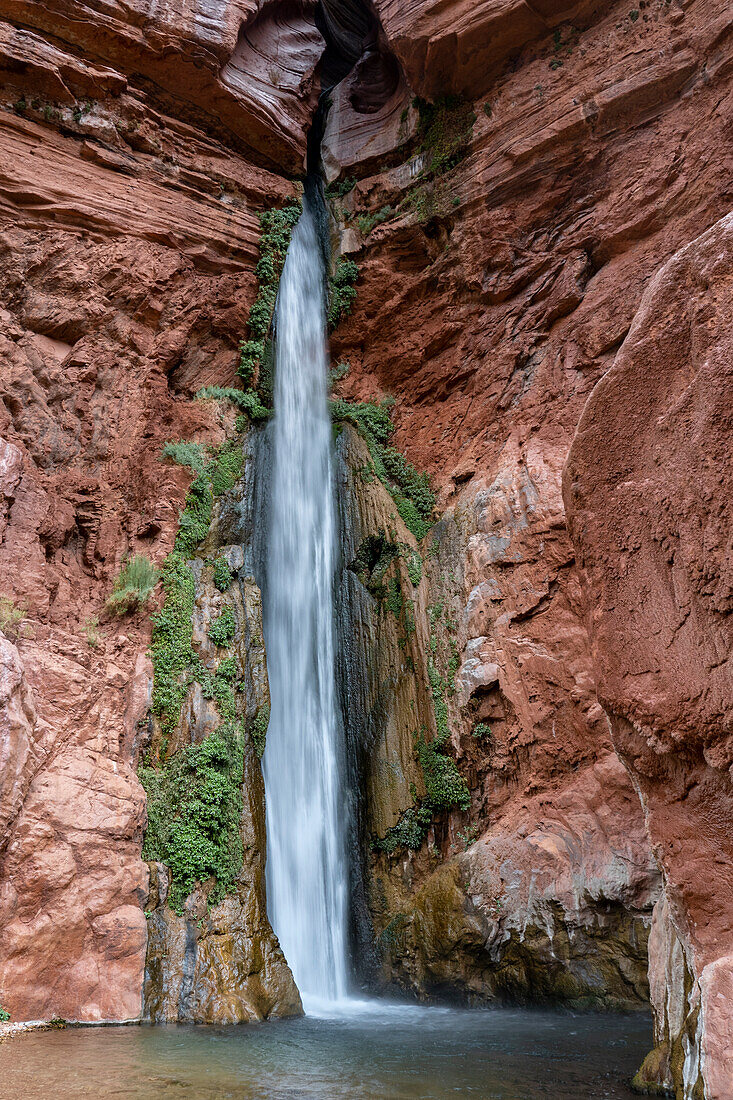 USA, Arizona. Deer Creek Falls, Grand Canyon National Park.