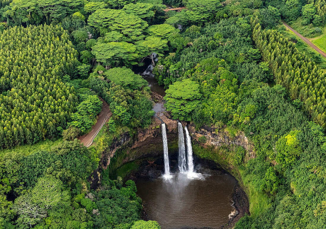 Luftaufnahme der Wailua Falls in Kauai, Hawaii, USA