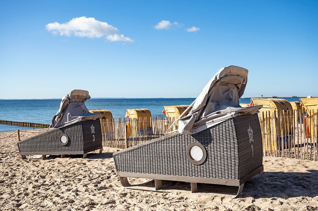 Sleeping beach chairs in Kellenhusen on the Baltic Sea, Ostholstein, Schleswig-Holstein, Germany