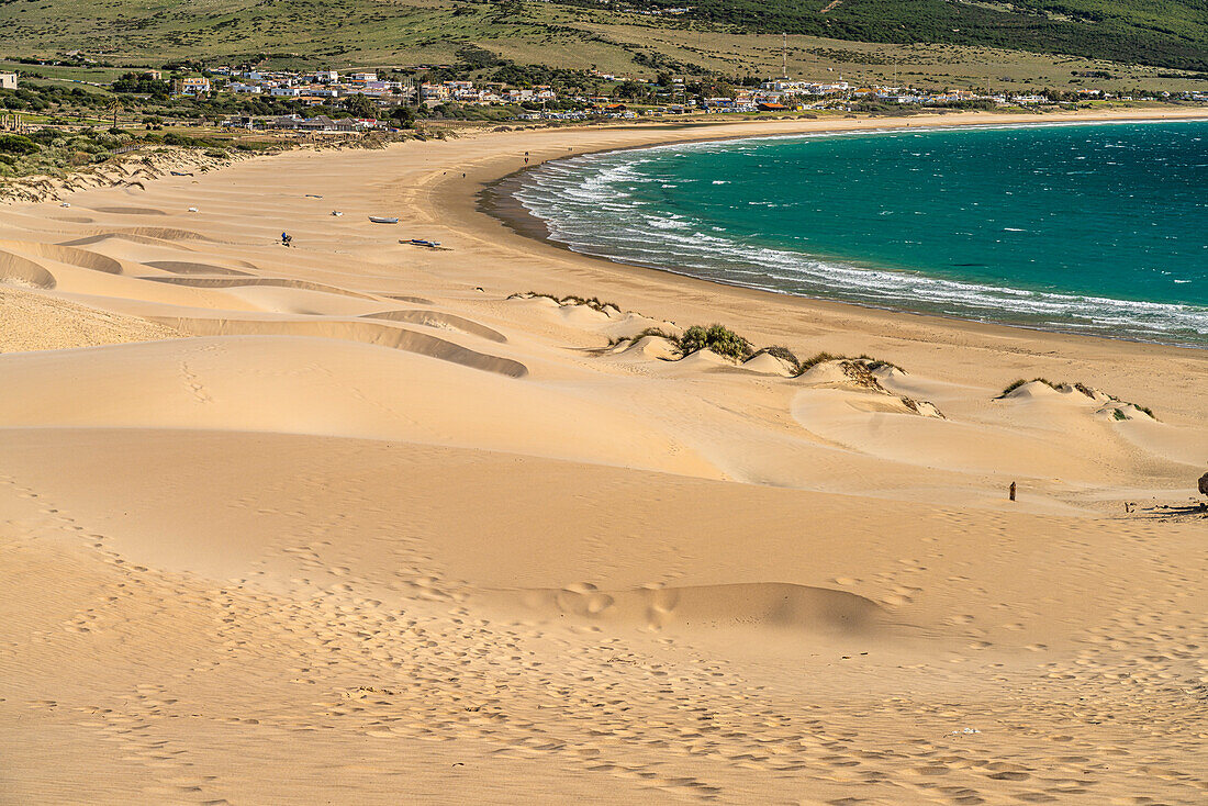 Der Strand und die Düne von Bolonia, Tarifa, Costa de la Luz, Andalusien, Spanien 