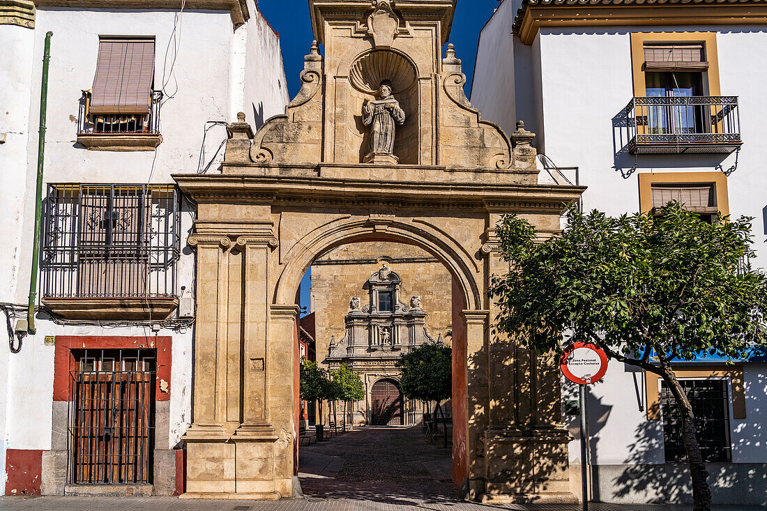 Tor zur Kirche Iglesia de San Francisco y San Eulogio in Cordoba, Andalusien, Spanien
