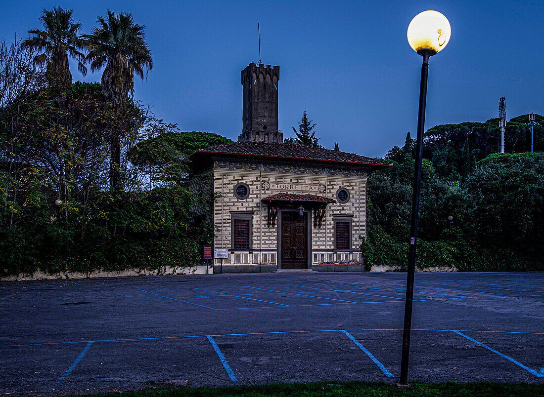 Terme Torretta im Parco Termale bei Nacht, Montecatini Terme, Toskana, Italien