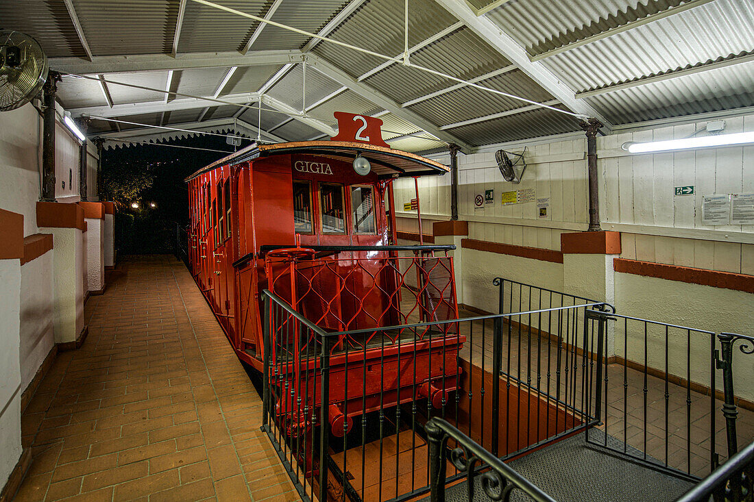 Standseilbahn Gigio der Funicolare di Montecatini, Talstation von Montecatini Terme, nach Montecatini Alto, Toskana, Italien