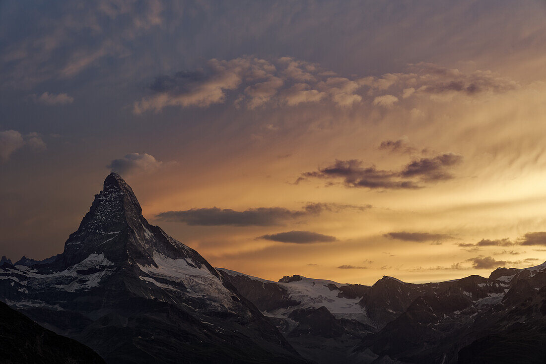 Das Matterhorn bei Sonnenuntergang, Mattertal, Zermatt, Wallis, Schweiz.